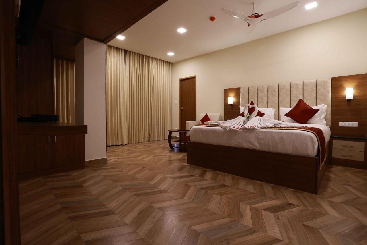 Hotel Bluemoon Tirunelveli Buitenkant foto