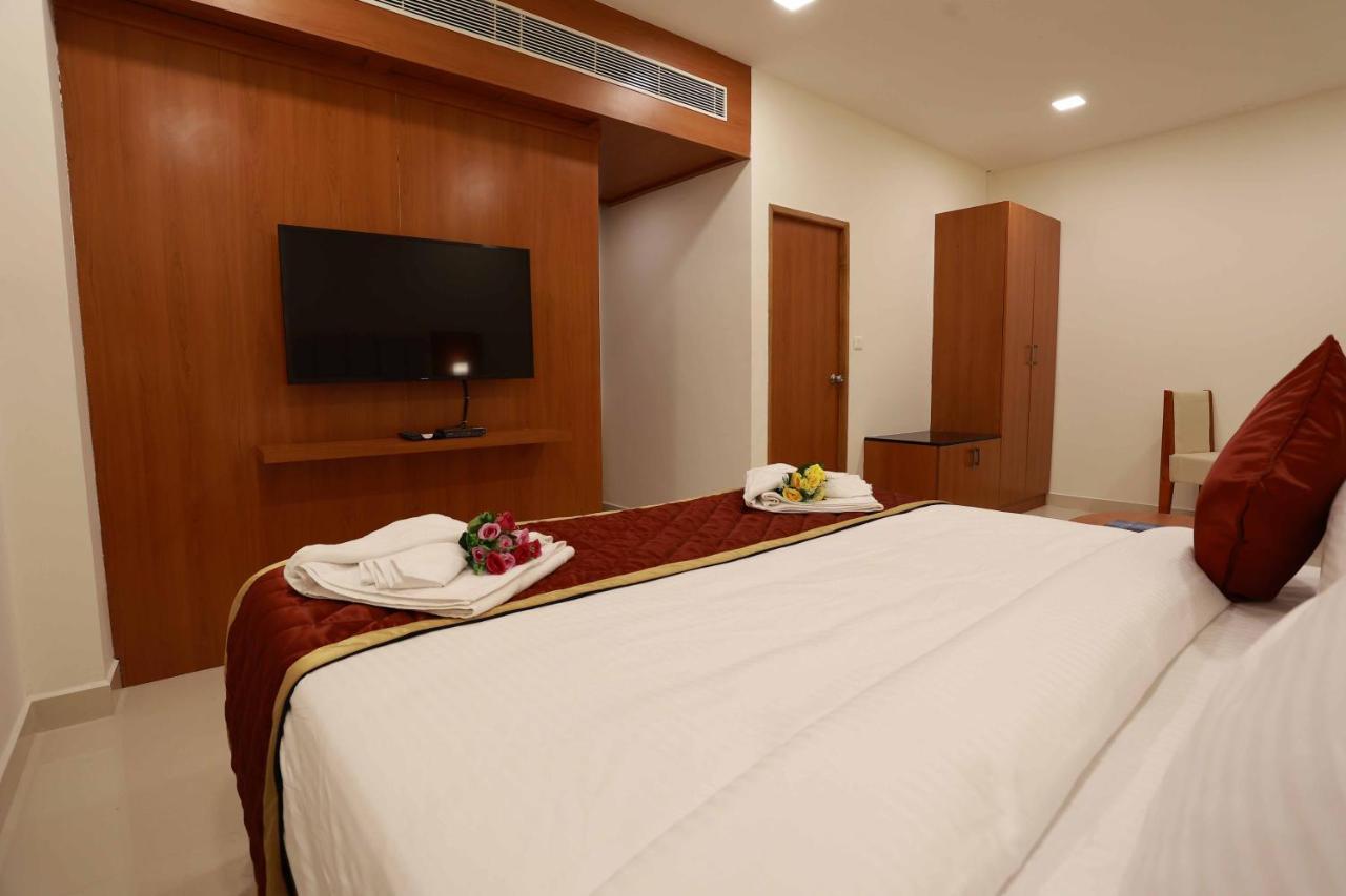 Hotel Bluemoon Tirunelveli Buitenkant foto