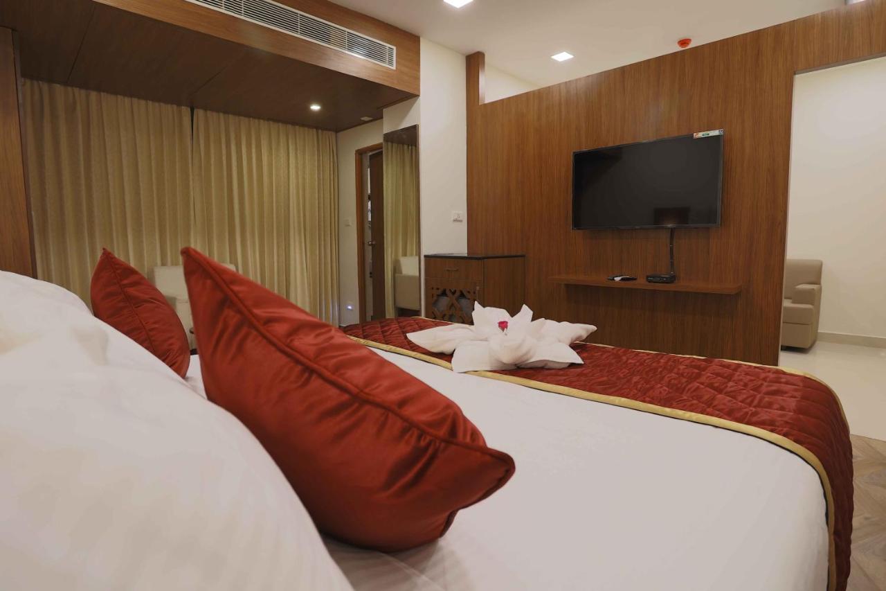 Hotel Bluemoon Tirunelveli Buitenkant foto