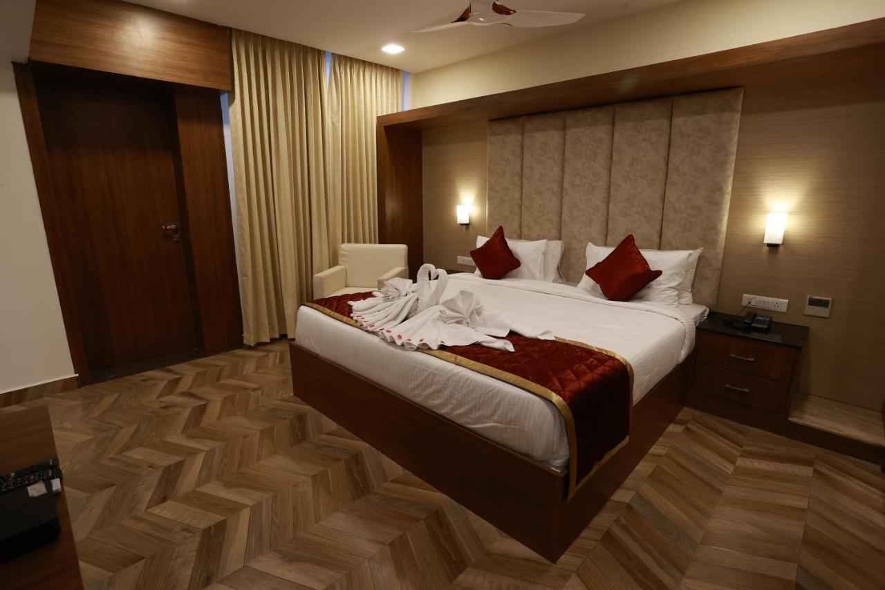Hotel Bluemoon Tirunelveli Buitenkant foto
