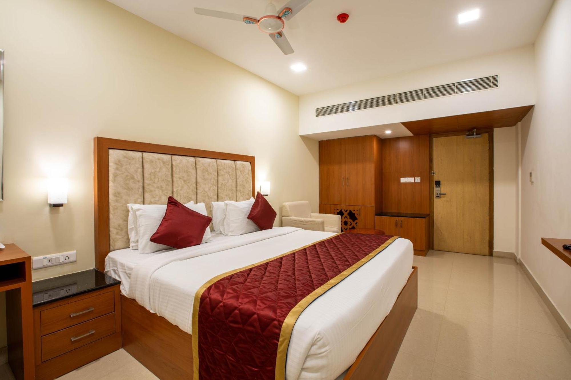 Hotel Bluemoon Tirunelveli Buitenkant foto